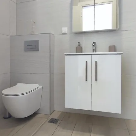 9 Keys Apartmanhotel Szkála Rahoníu