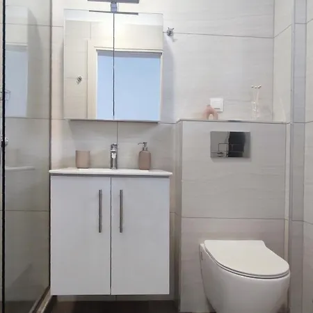 9 Keys 3* Szkála Rahoníu