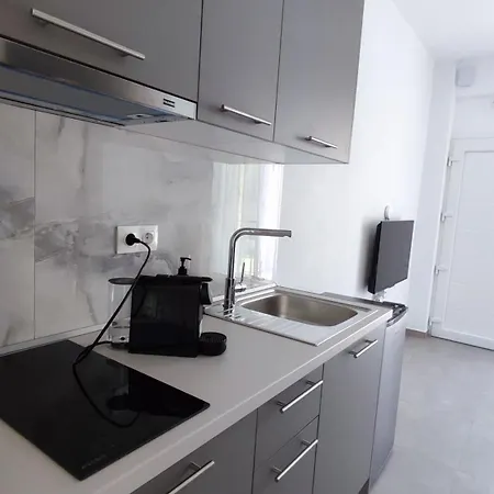 9 Keys Apartmanhotel Szkála Rahoníu